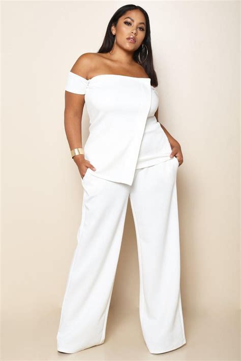 A Fabulous Plus Size Pants And Top Set For A Cool Party Look Top