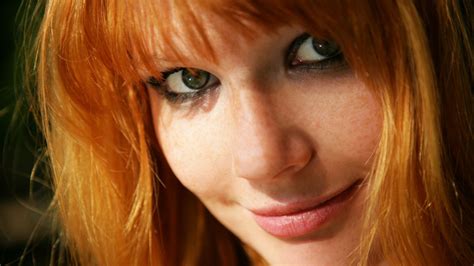 Download Wallpaper 1920x1080 Mia Sollis Red Haired Green Eyed Face Freckles Full Hd 1080p