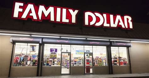 Family store, seremban, negeri sembilan, malaizija 3.7. 1 dead, guard injured in Detroit Family Dollary store shootout