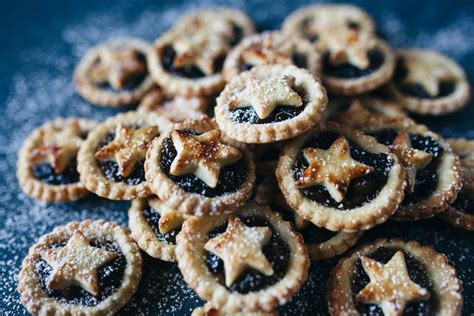 Use only the amount of sugar specified and serve extra at the table if necessary, particularly if you've used cooking apples, which are less sweet make and roll out the shortcrust pastry: Best Shortcrust Pastry Recipes in 2020 | Mince pies ...
