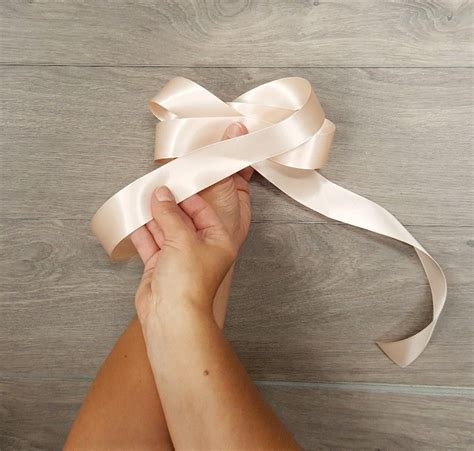 How To Tie A Perfect Bow How To Tie Ribbon Bow Shoes Cute Bows