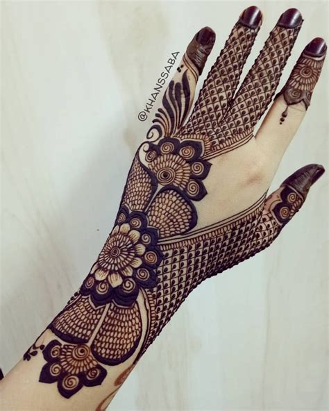 Shocking Heart Shaped Bridal Arabic Mehndi Designs For Backhand And Arm