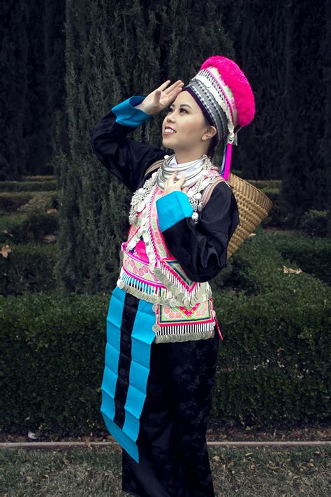 Hmong Outfit Series :: White Hmong Sayaboury | ROSES AND WINE