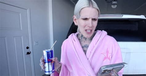 Jeffree star is setting the record straight on the wild internet rumor that he had an affair with kanye west. Na alle virale geruchten: YouTuber Jeffree Star ontkent ...