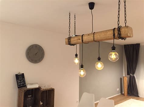 Lampenschirm aus holz selber bauen. Selfmade rustikale Lampe mit hängenden Glühbirnen und Holzbalken (mit Bildern) | Rustikale ...