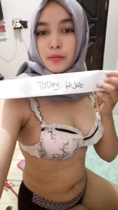 Amateur Hijab Tits Medium Quality Porn Pic Amateur