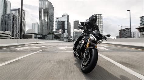 La nueva triumph speed triple s llega en dos versiones s / rs y una completa actualización que la sitúa como una de las grandes novedades dentro del segmento de las motos naked. 2021 Triumph Speed Triple 1200 RS launched in India: All ...