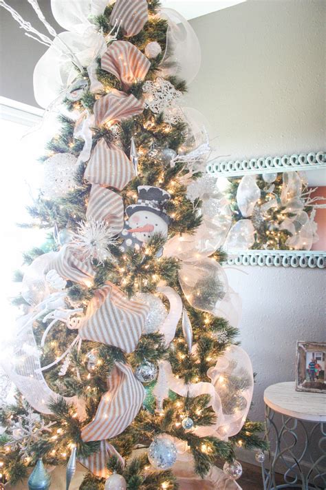 Top Steps On How To Decorate A Christmas Tree Like A Pro