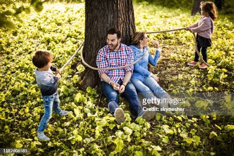 Homme Ligoté Photos Et Images De Collection Getty Images