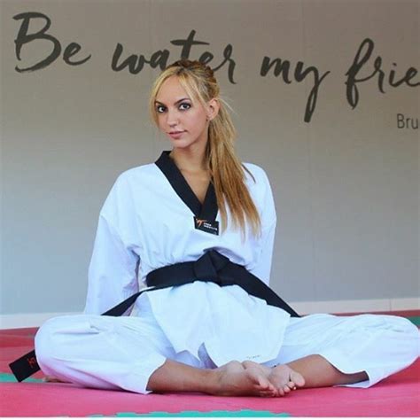 Pin By Not Sure On Martial Art Girls Poses Women Karate Jiu