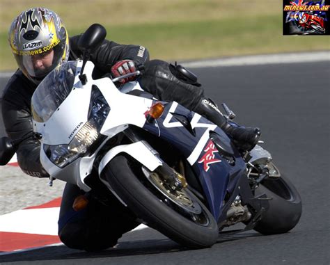 Motorcycle reviews (used and new). 2002 Honda CBR954RR Fireblade Review | MCNews