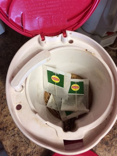 Once all the tea is in the coffee pot, turn off the coffee maker. How to make Iced Tea in Mr. Coffee Iced Tea Maker - The ...