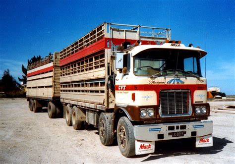 Mack F700 Livestock Transporter In Nz Heavy Truck Big Trucks