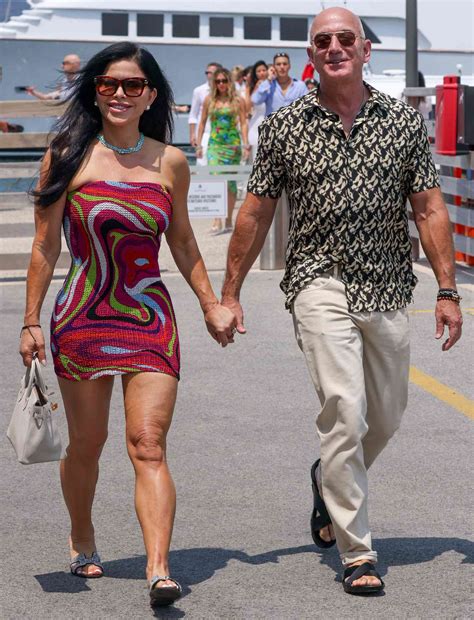 Jeff Bezos And Lauren Sánchez Enjoy Walk In Saint Tropez After Engagement