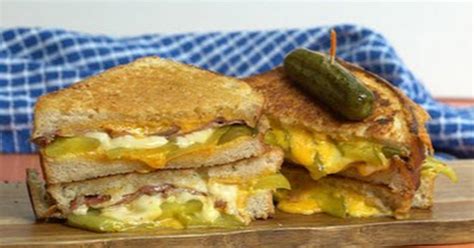 If you enjoy dill pickles too, you need to try this crazy dill pickle and bacon grilled cheese with mozzarella and cheddar cheeses for a seriously flavorful treat. This Dill Pickle Bacon Grilled Cheese Sandwich Is Your ...