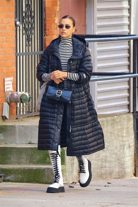 Irina Shayk Clicked While Outside Shopping In New York 11 Dec 2020