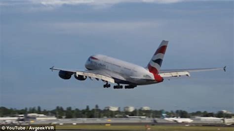 British Airways A380 Aborts A Landing At The Last Second Daily Mail