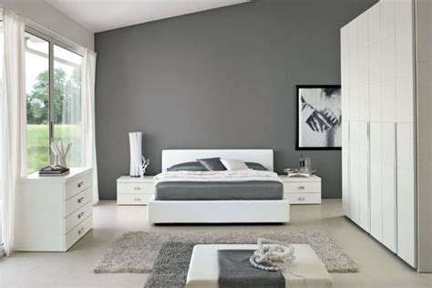 Offriamo un'ampia scelta di stili, che spaziano dal moderno al classico, proponendo sia. Camera da letto grigia e bianca: ecco 15 idee a cui ...