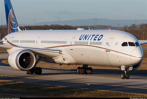 N12004 United Airlines Boeing 787 10 Dreamliner Photo By Alexis Boidron
