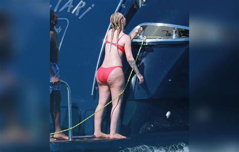 Bikini Clad Iggy Azalea Fuels Butt Implant Rumors With New Hookup — Photos