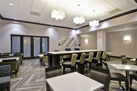 Hampton Inn & Suites Los Angeles Burbank Airport | Discover Los Angeles