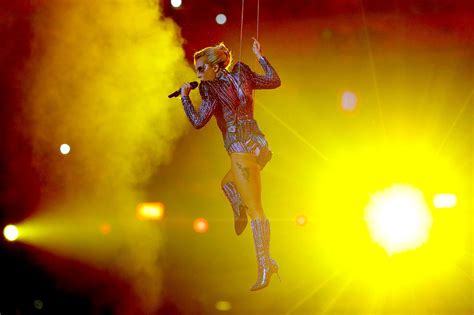 Super Bowl 2017 Lady Gaga Halftime Show Jump Illusion