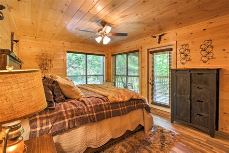 Cabin W Hot Tub And Game Room 5 Mi To Gatlinburg In Gatlinburg W 1 Br