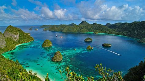 Raja Ampat Indonesia Lovely Ocean Bay Islands With Green