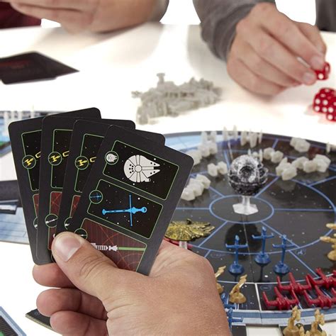 Juego de estrategia tipo risk en el que tendrás que invadir los paises enemigos y a la vez defender tus territorios hasta excelente juego de estrategia para 4 jugadores muy parecido al clásico risk. B2356 Risk Star Wars Black Series Hasbro Juego De Mesa ...