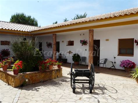 Como resultado de la rehabilitación de un antiguo molino árabe harinero surgen 3 alojamientos independientes (uno de ellos adaptado) con todas las a 7 km. Hacienda Sierra del Pozo - Casa rural en Pozo Alcón (Jaén)