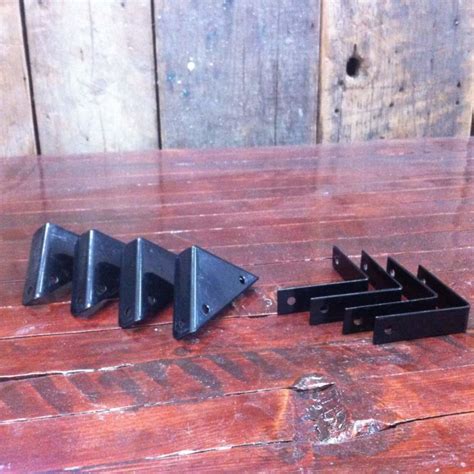 A modular raised bed corner system designed for an urban vegetable garden, this wooden planter is easy to assemble. Raised-Bed Garden - Corner Brackets - Urban Seedling