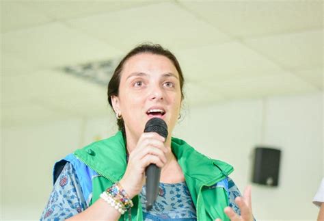 Jun 08, 2021 · la ministra tic, karen cecilia abudinen abuchaibe, explicó la finalidad del programa jugando y kreando con el que se busca beneficiar a 20 instituciones educativas en siete municipios del huila. ICBF analiza llamadas para establecer casos de maltrato a ...