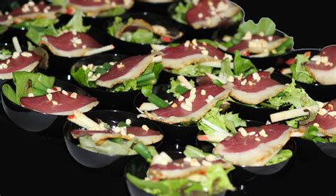 Salades gourmandes au magret de canard fumé