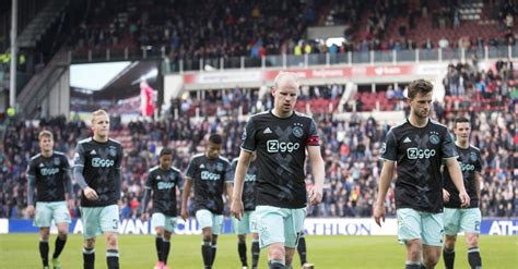 Mit einem sieg kann der gast aus rotterdam mit spitzenreiter ajax. Eredivisie: PSV verslaat Ajax, Feyenoord in zetel voor ...
