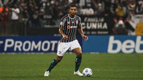 Ex zagueiro do Grêmio tem futuro definido pelo Fluminense faz falta na