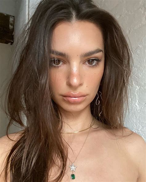 Pin By Kate On Baby Faced In 2020 Emily Ratajkowski