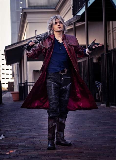 Dante Cosplay By Moderatlyokaycosplay Poses Humanas Guerreros