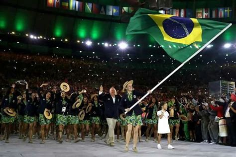 A primeira participação brasileira nos jogos olímpicos foi em 1920, na antuérpia. Pin de Rodrigo Plentz em Olimpíadas Brasil | Cerimônia de ...