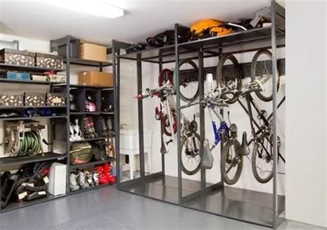 Découvrez notre gamme etagere garage et rayonnage garage en métal ? vélo suspendu dans un garage et étagère dans un rangement ...
