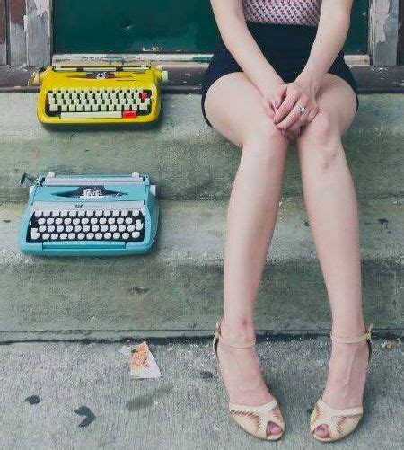 A Woman And Her Typewriter Franki Elliot Of Typewriter Stories Talks With Chicago Literati