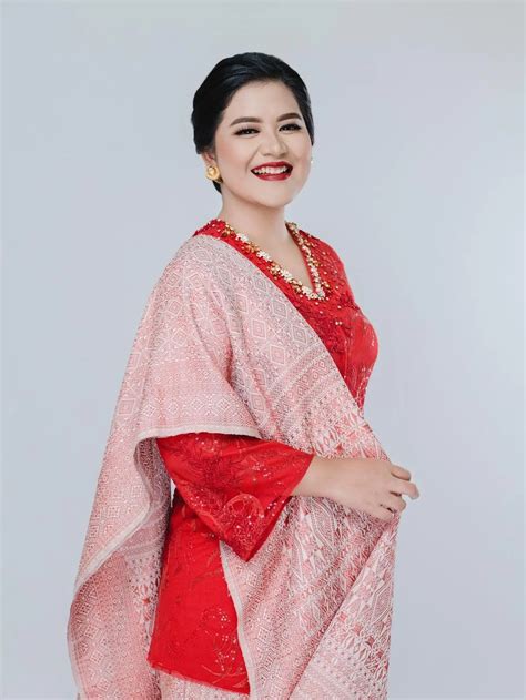 Inspirasi Kebaya Kutu Baru yang Cocok Dikenakan Untuk Kondangan, dari