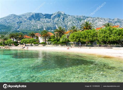 Korcula town is connected to the mainland by ferry (the ferry departs nearby domince to orebic on the peljesac peninsula) so it's relatively easy to explore this part of dalmatia. Plaża w Orebic na półwyspie Pelješac, Dalmacja, Chorwacja ...