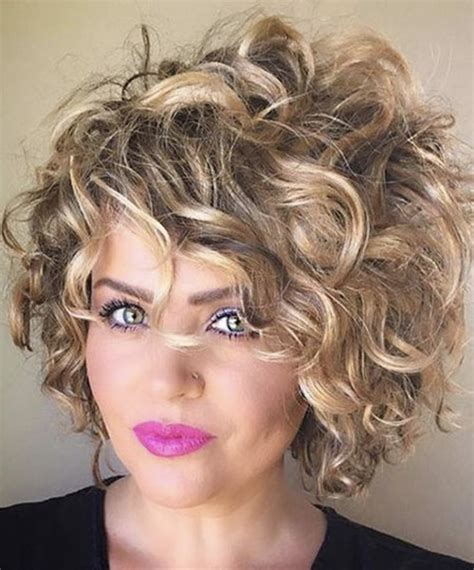 short curly hairstyles for women 2023