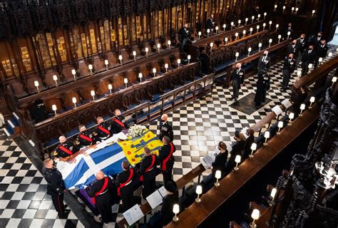 Queens Coffin Heads To Scottish Palace Historic Church Europe The