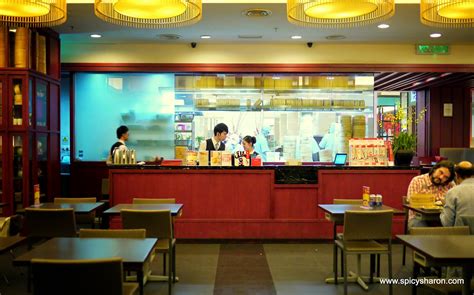 Must try their spicy wonton, szechuan chicken, and noodles with din tai fung has been voted top 10 restaurants in the world by the new york times and has garnered 1 michelin star. Din Tai Fung 鼎泰豐 @ Pavilion KL - Xiao Long Bao... Hmm ...