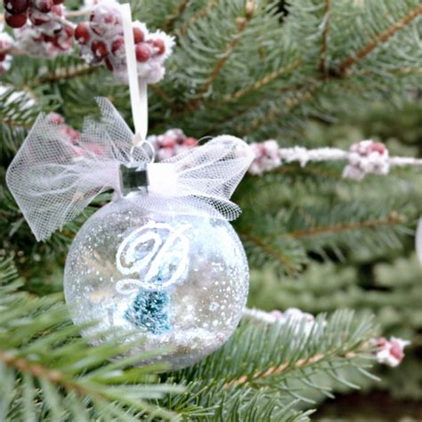 Snow Globe Ornament A Simple Diy From Nelliebellie