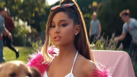 Ariana Grande As Elle Woods In Her Video Ariana Grande Thank U Next Video Outfits Wallpaperuse