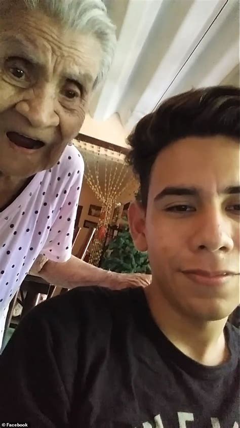 Mexican Grandmother Was Totally Surprised After She Saw Her Own Image On A Cell Phone S Camera