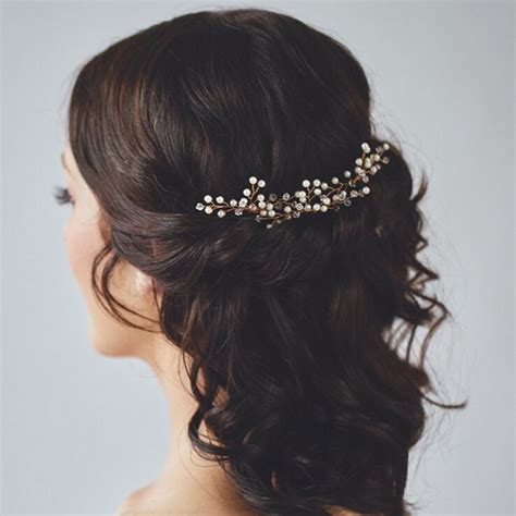 Useful Tips For Choosing Bridal Hair Accessories For A