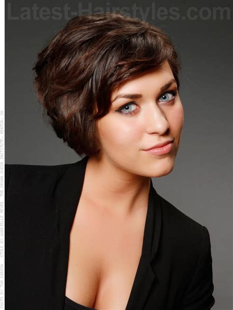 Wonderful Wave Brunette Short Cut Really Like This Style Think Ill Get